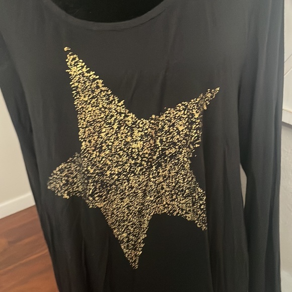 Torrid Women's Top Long Sleeve Super Soft Knits Black Gold Star Raw Hem - Picture 2 of 10